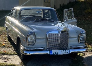 Mercedes-Benz 220 SE