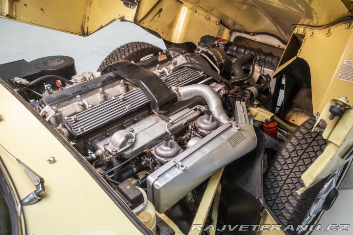 Jaguar E-Type 4,2 FHC 2. série 1971