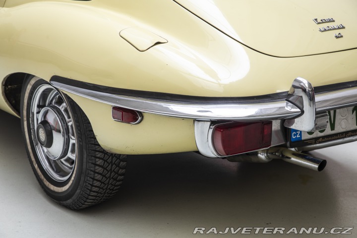 Jaguar E-Type 4,2 FHC 2. série 1971