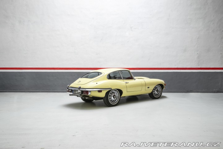 Jaguar E-Type 4,2 FHC 2. série