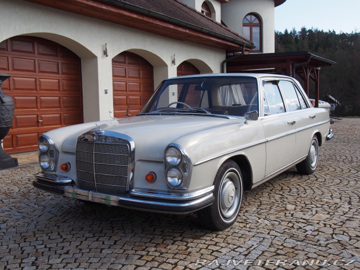 Mercedes-Benz 250 W108 250S RHD manuál klim 1966