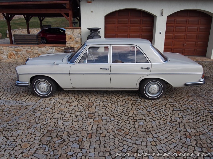 Mercedes-Benz 250 W108 250S RHD manuál klim 1966