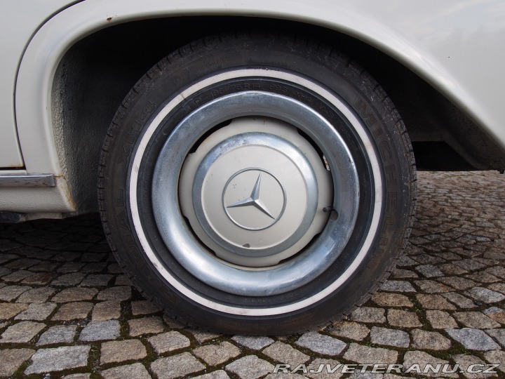 Mercedes-Benz 250 W108 250S RHD manuál klim 1966