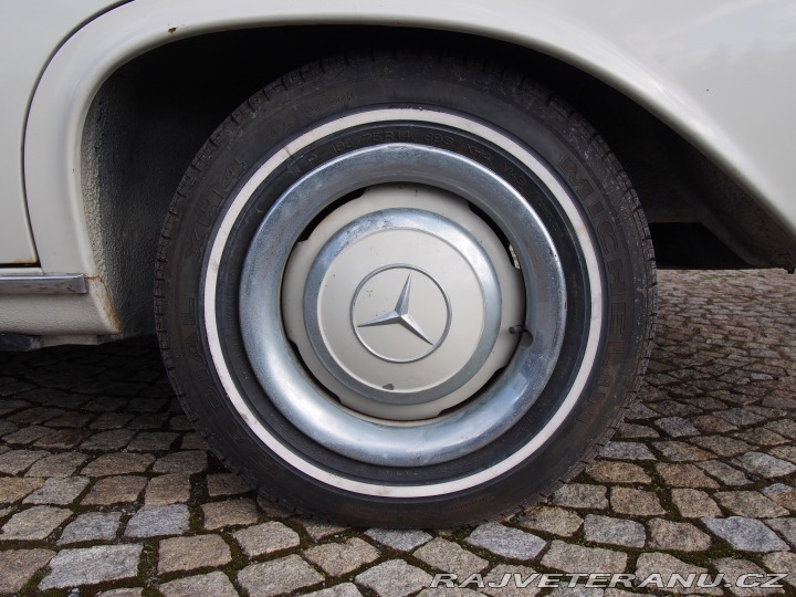 Mercedes-Benz 250 W108 250S RHD manuál klim