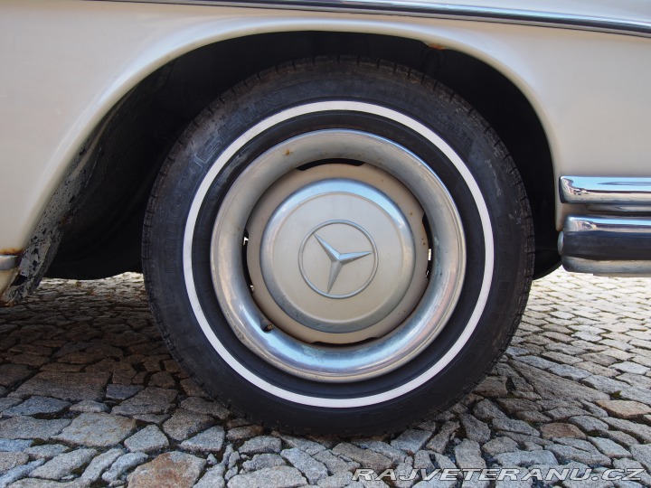 Mercedes-Benz 250 W108 250S RHD manuál klim