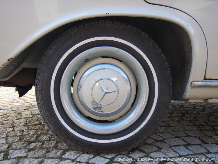 Mercedes-Benz 250 W108 250S RHD manuál klim 1966