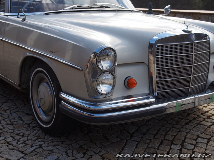 Mercedes-Benz 250 W108 250S RHD manuál klim 1966