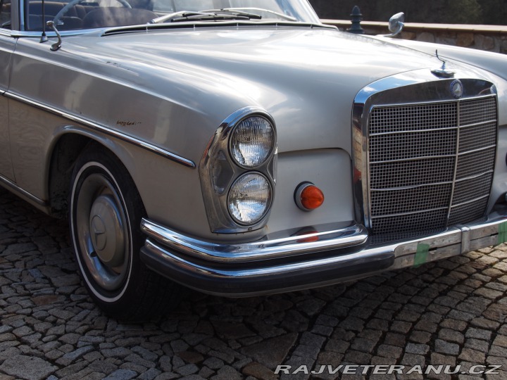 Mercedes-Benz 250 W108 250S RHD manuál klim