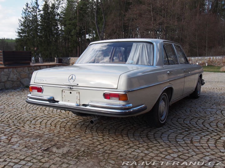 Mercedes-Benz 250 W108 250S RHD manuál klim 1966