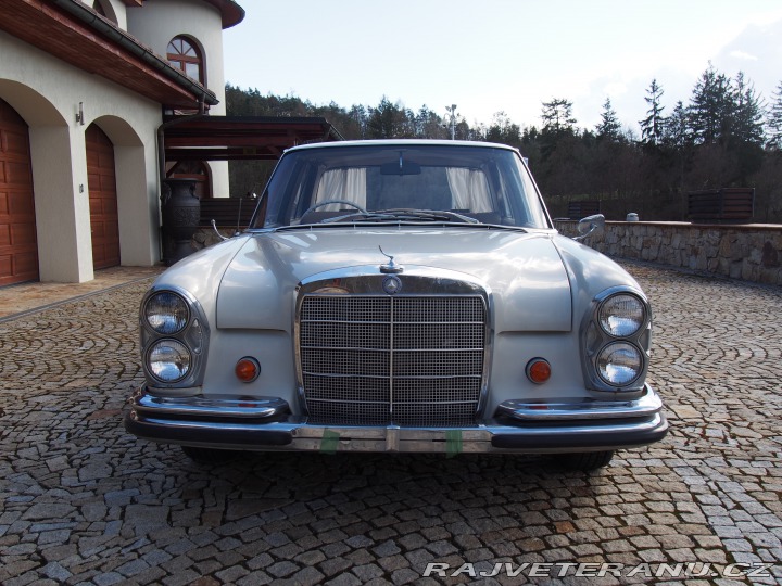 Mercedes-Benz 250 W108 250S RHD manuál klim 1966