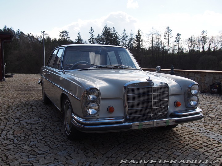 Mercedes-Benz 250 W108 250S RHD manuál klim 1966