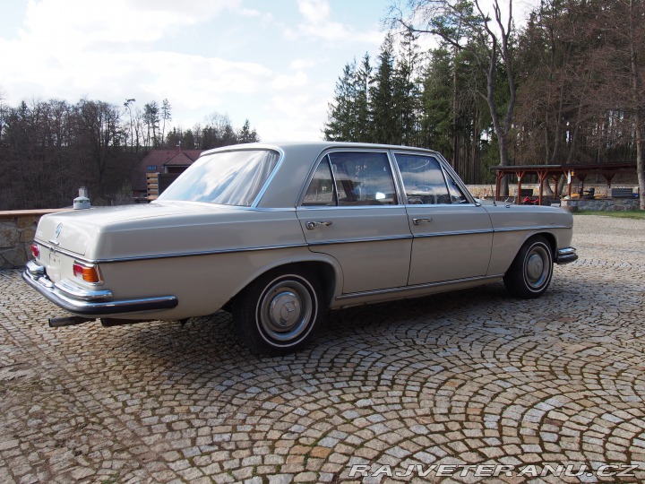 Mercedes-Benz 250 W108 250S RHD manuál klim 1966