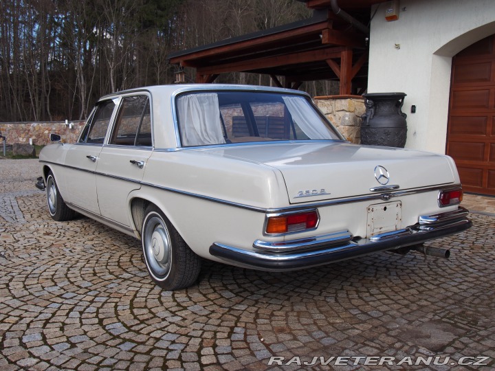 Mercedes-Benz 250 W108 250S RHD manuál klim 1966