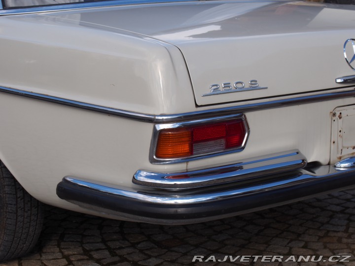 Mercedes-Benz 250 W108 250S RHD manuál klim 1966