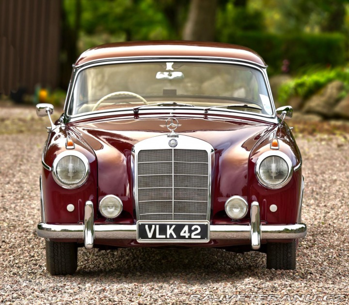 Mercedes-Benz 220 S Ponton Coupe RHD (1) 1958