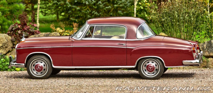 Mercedes-Benz 220 S Ponton Coupe RHD (1) 1958