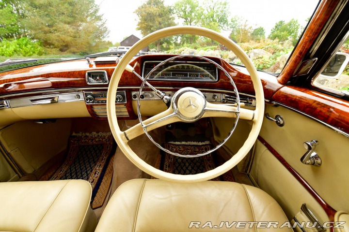 Mercedes-Benz 220 S Ponton Coupe RHD (1) 1958