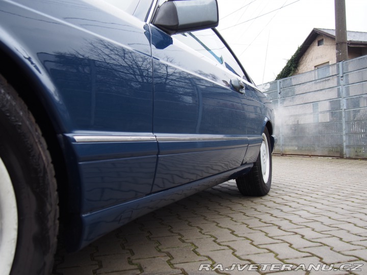 Mercedes-Benz 560 560 SEC kupé 1987 126.045 1987