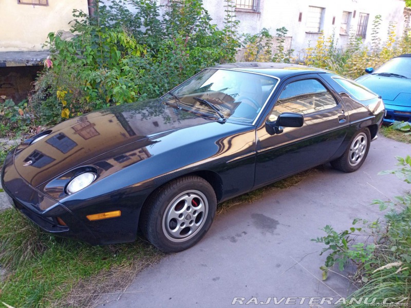 Porsche 928 