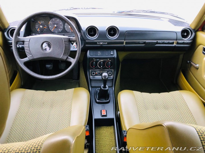 Mercedes-Benz 200 W123 1977