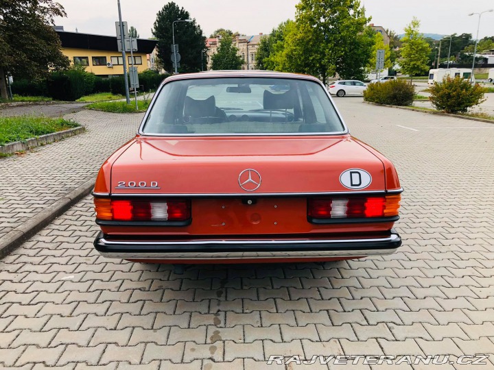 Mercedes-Benz 200 W123 1977