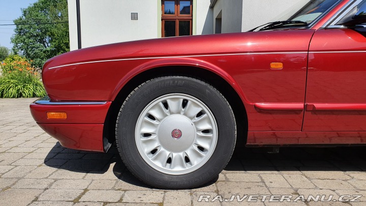 Daimler Double-Six X305 1995