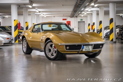 Chevrolet Corvette C3 Stingray 5.7 V8 manuál