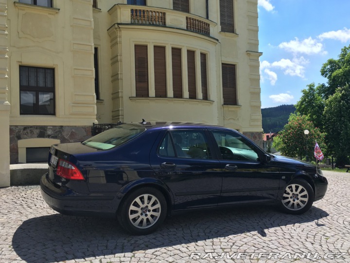 Saab 9-5 z Pražského hradu 2001