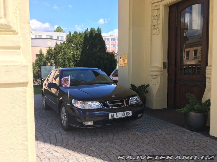 Saab 9-5 z Pražského hradu 2001