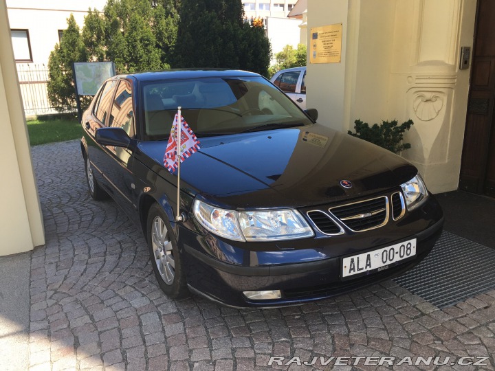 Saab 9-5 z Pražského hradu 2001