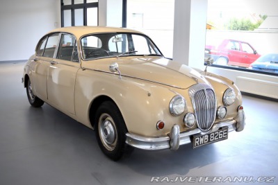 Daimler 250 V8