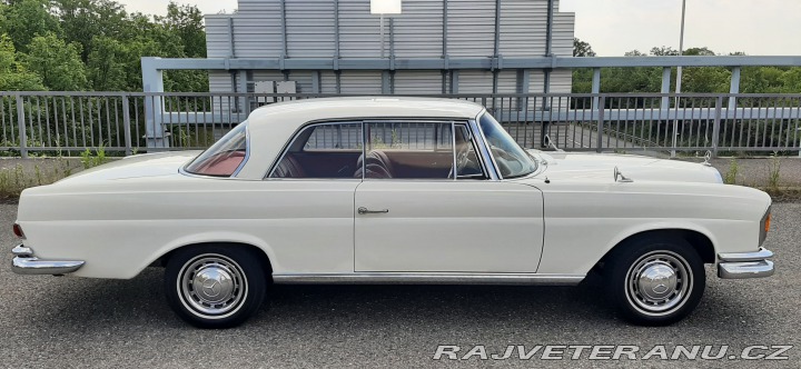 Mercedes-Benz 220 w111 1962