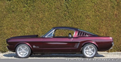 Ford Mustang fastback V8 automatic