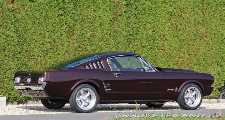 Ford Mustang fastback V8 automatic 1966