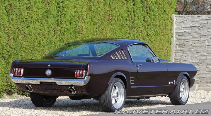 Ford Mustang fastback V8 automatic 1966