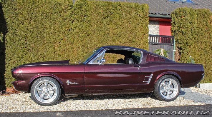 Ford Mustang fastback V8 automatic 1966