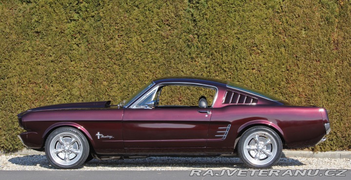 Ford Mustang fastback V8 automatic 1966