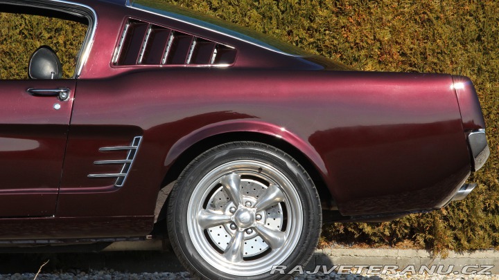 Ford Mustang fastback V8 automatic 1966