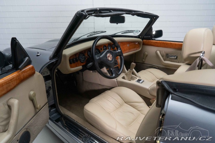 MG RV8 1993