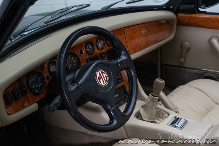 MG RV8 1993