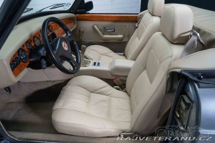 MG RV8 1993
