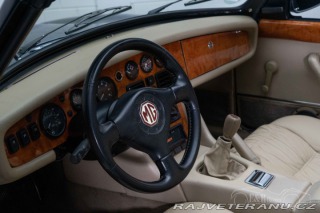 MG RV8 1993