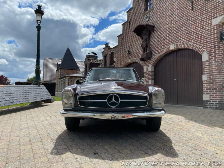 Mercedes-Benz SL 230SL PAGODA W113 1967