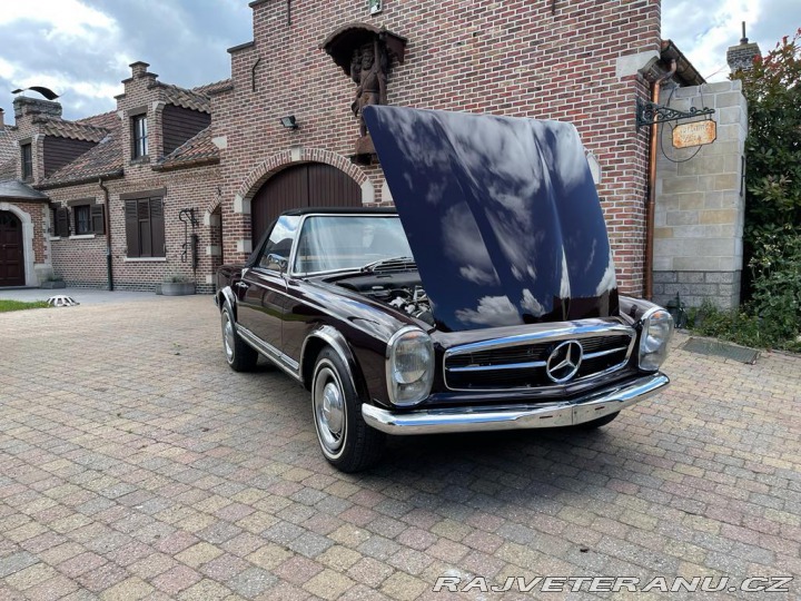 Mercedes-Benz SL 230SL PAGODA W113 1967