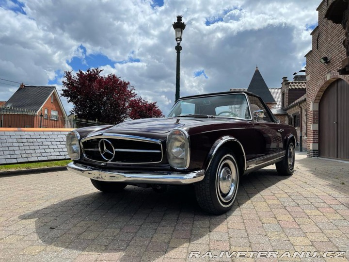 Mercedes-Benz SL 230SL PAGODA W113 1967