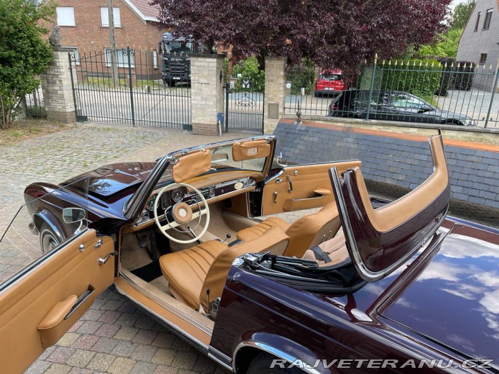 Mercedes-Benz SL 230SL PAGODA W113 1967