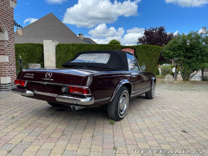 Mercedes-Benz SL 230SL PAGODA W113 1967