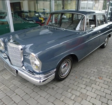 Mercedes-Benz 220 SE