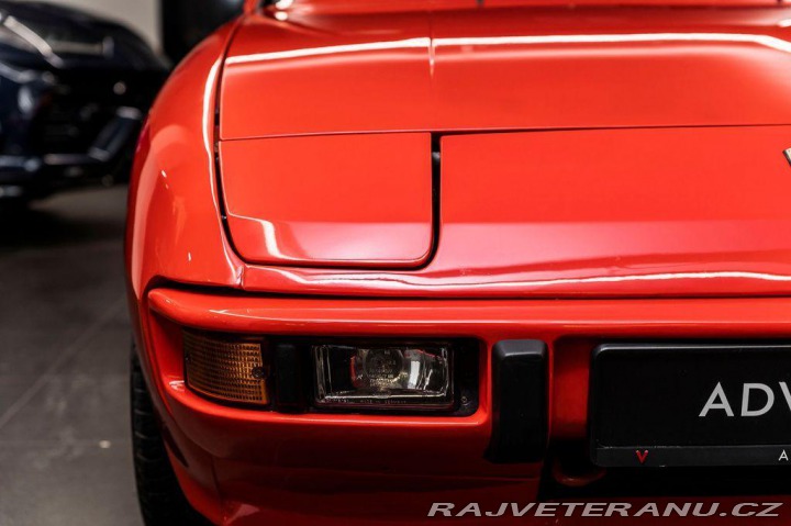 Porsche 924  1977