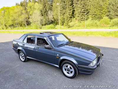 Alfa Romeo 75